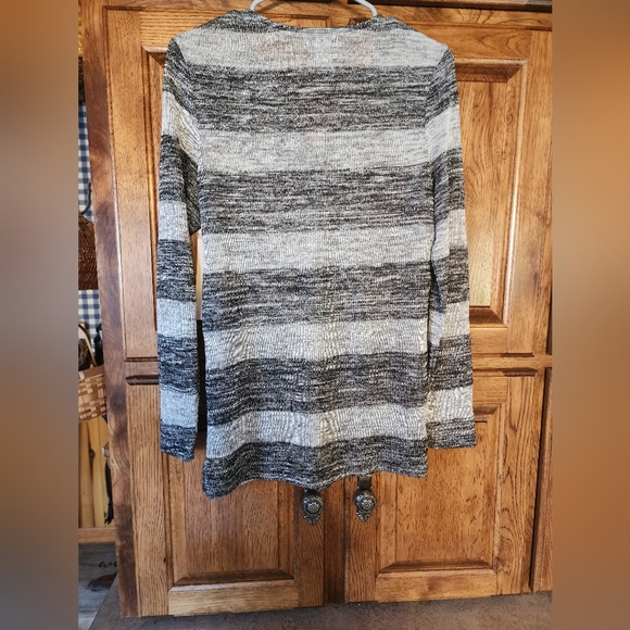 NEW Isela Lightweight Sweater Silver and Black Metallic Size S - Picture 7 of 7